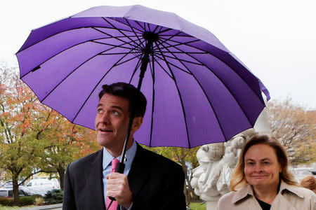 Bill Baroni, (L) former deputy executive director of The Port Authority of New York and New Jersey, arrives to testify in the Bridgegate trial at the Federal Courthouse in Newark, New Jersey, U.S. October 27, 2016. REUTERS/Eduardo Munoz