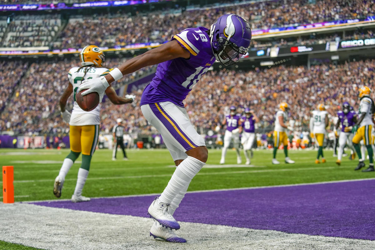 NFL Monday Night Football Vikings vs. Eagles tracker: Justin