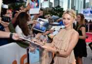Naomi Watts: Naomi Watts signs autographs for fans at the premiere of “Demolition.”