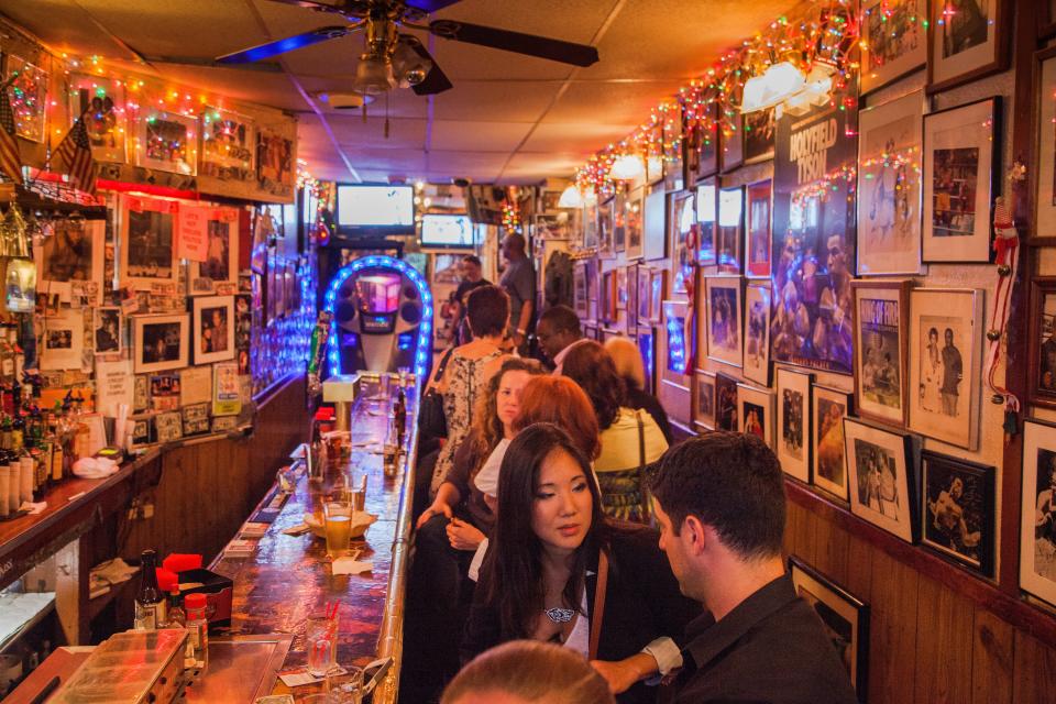 <h1 class="title">NY-TOURIST-JIMMYS CORNER</h1><cite class="credit">Photo by Frank Heuer/laif</cite>