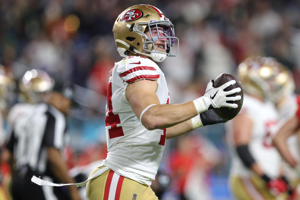 Running back Tom Rathman of the San Francisco 49ers looks on during a  News Photo - Getty Images