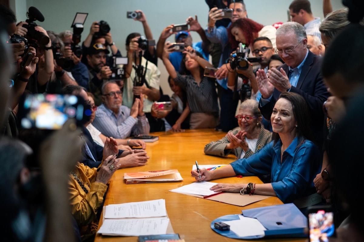 Machado se une a las primarias venezolanas en un intento por poner fin a un cuarto de siglo de gobierno socialista