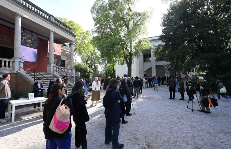 Visitors queue at the German Pavilion at the Venice Art Biennale. The Biennale will be opened on 20 April 2024 and runs until 24 November 2024. Felix Hörhager/dpa