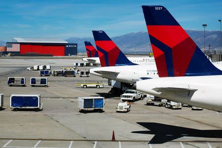 Delta planes line up at their gates while on the tarmac of Salt Lake City International Airport in Utah September 28, 2013. REUTERS/Lucas Jackson/File Photo