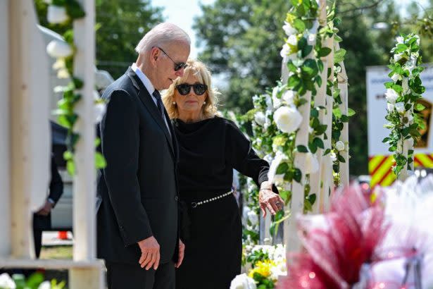 President Biden and First Lady Jill Biden pay their respects outside Robb Elementary School (Mandel Ngan/Getty Images)