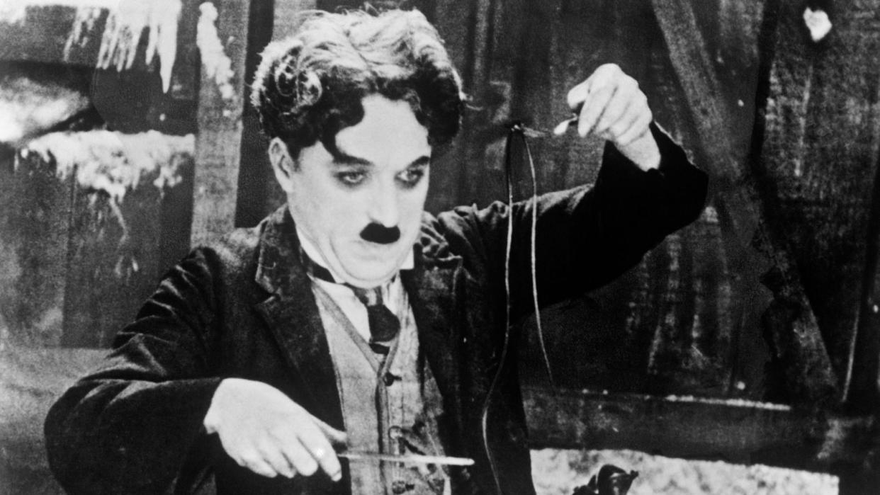  Charlie Chaplin in Gold Rush (1925). 