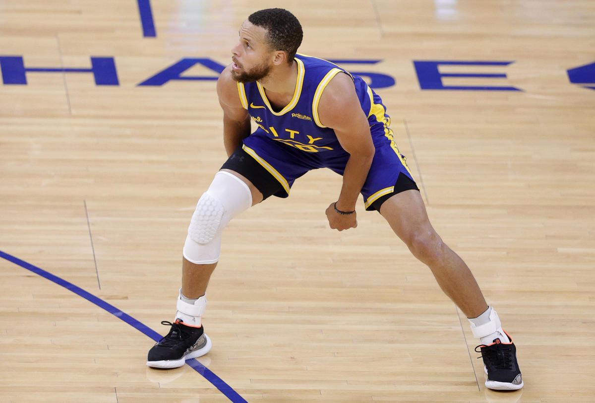 Curry sinks final shot, tops Conley for second 3-point title