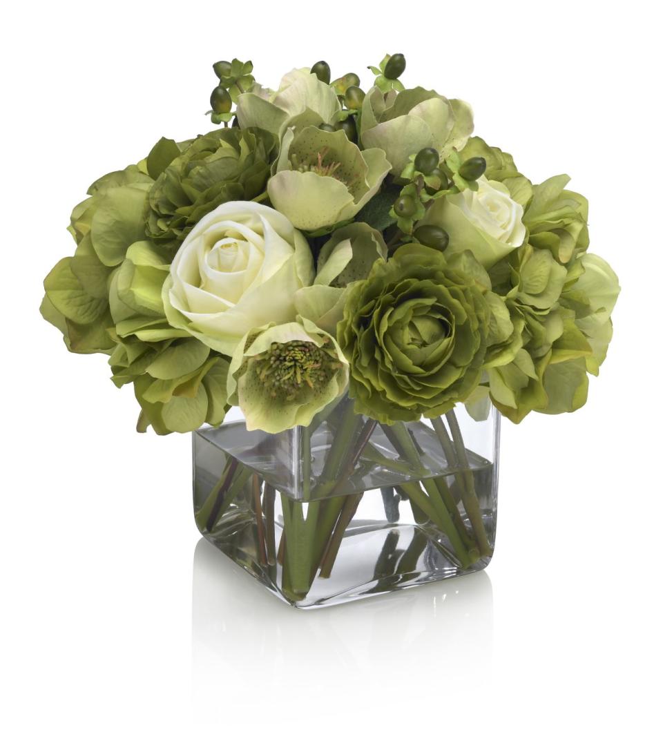 <p>Signifying abundance, new beginnings, and renewal, green roses are perfect for friends who have just moved, started a new job, or are experiencing a change-filled time. </p>