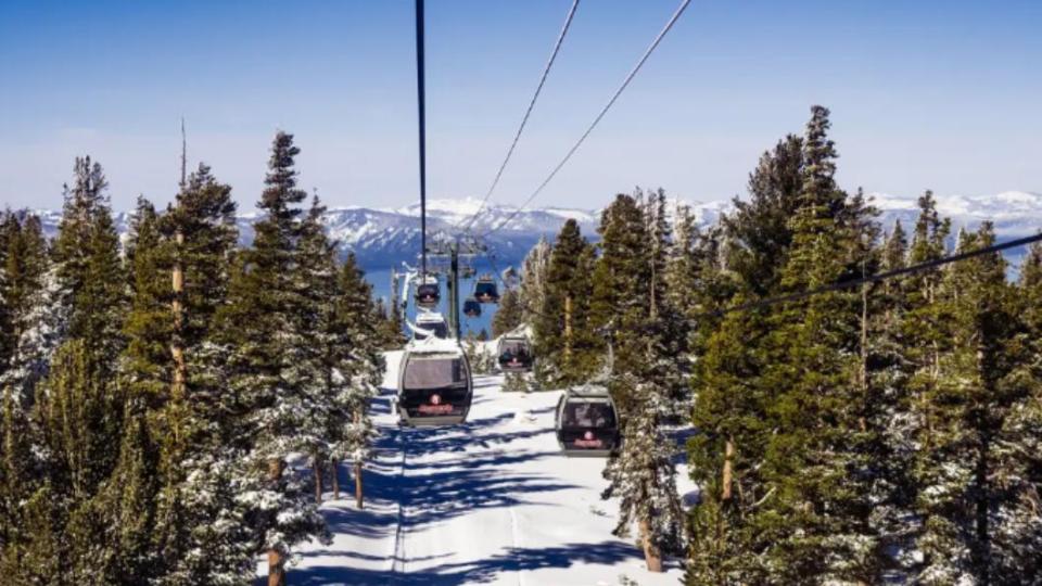 加州南太浩湖（South Lake Tahoe）的「天國滑雪場」（Heavenly Ski Resort）。（圖／翻攝自《紐約郵報》）