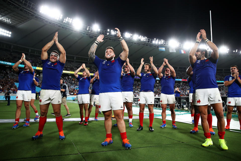 Cyril Baille and France players applaud fans after their victory. (Credit: Getty Images)