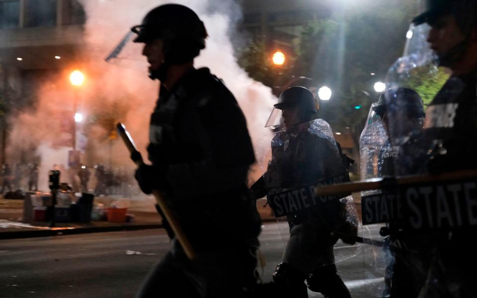 Police officers march through Jefferson Square Park in downtown Louisville, Kentucky, on September 23, 2020 -  JEFF DEAN/ AFP