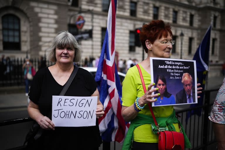 Protestas ante el Parlamento, en Londres. (AP Photo/Matt Dunham)