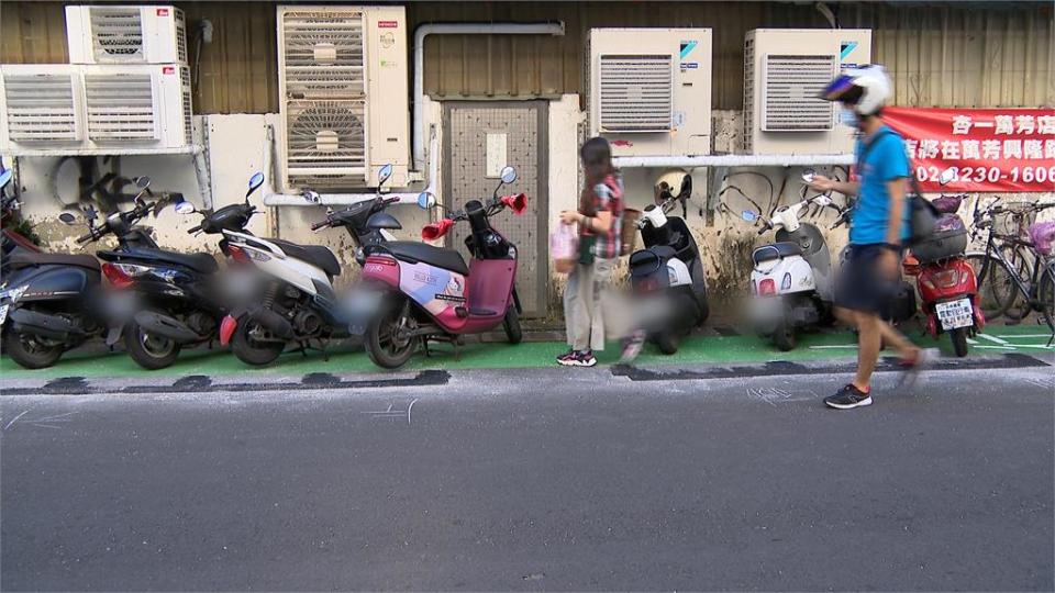 機車格上鋪行人專用道　文山區現「人車爭道」怪象