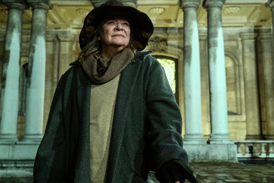 The Sandman. Clare Higgins as Mad Hettie in episode 103 of The Sandman. Cr. Liam Daniel/Netflix © 2022