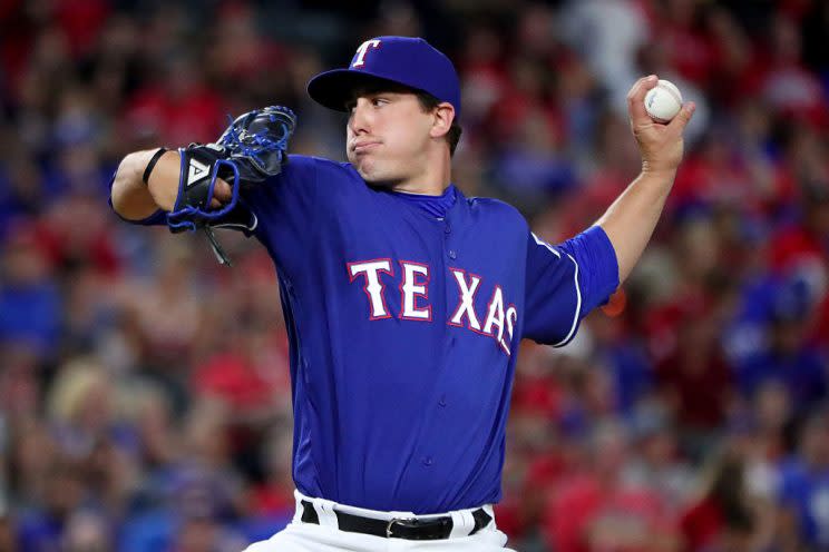 ARLINGTON, TX - OCTOBER 01: Derek Holland #45 of the Texas Rangers pitches against the Tampa Bay Rays in the top of the eighth inning at Globe Life Park in Arlington on October 1, 2016 in Arlington, Texas. (Photo by Tom Pennington/Getty Images)