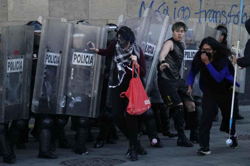 policias en la protesta palacio nacional 