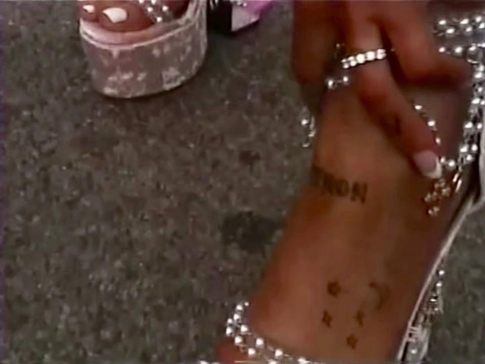 ariana grande myron tattoo