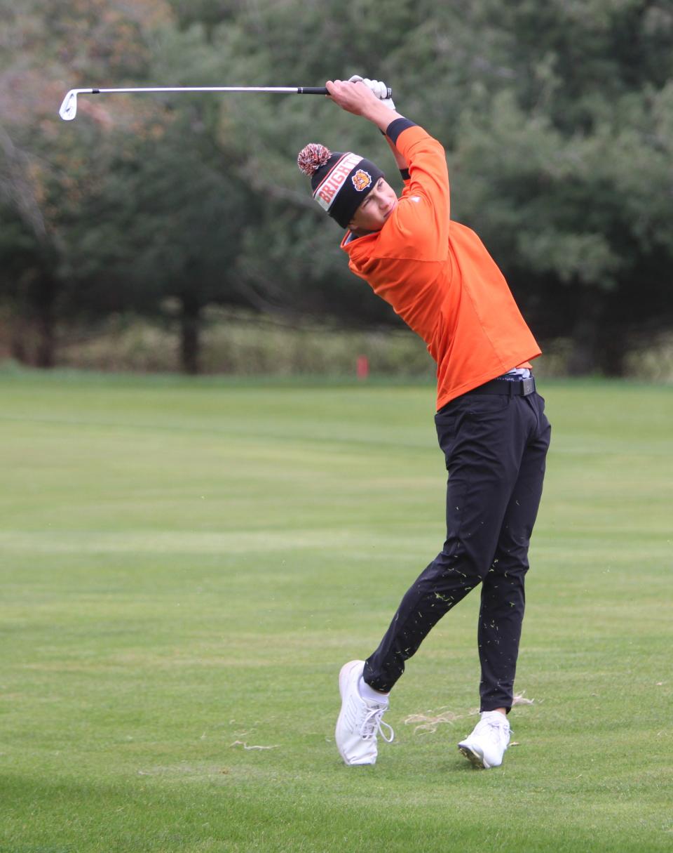 Riley Morton de Brighton disparó 72 para empatar en el tercer lugar en el torneo de golf de pretemporada de KLAA el martes 23 de abril de 2024 en el campo de golf Kensington Metropark.