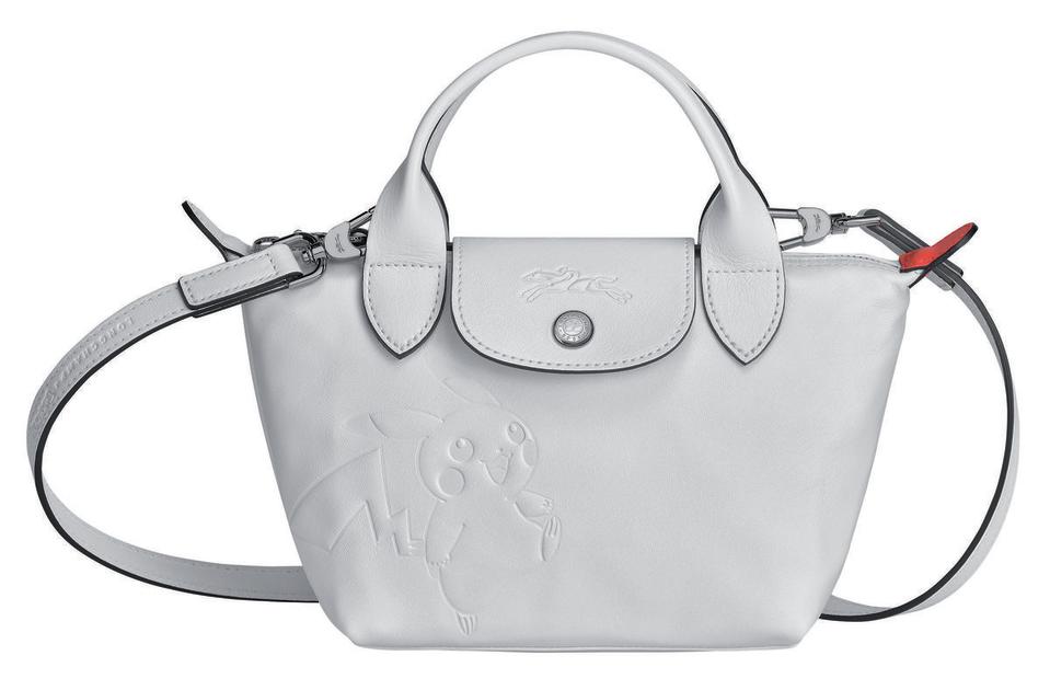 LONGCHAMP x Pokémon聯名系列Le Pliage白色迷你手提包。NT$18,700（LONGCHAMP提供）