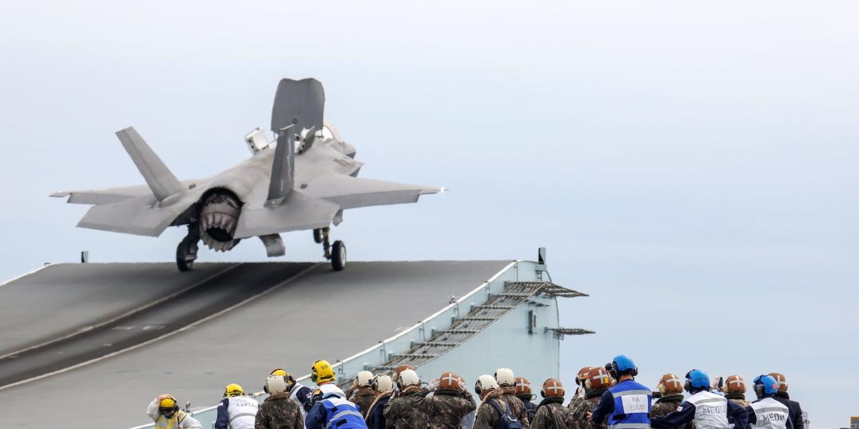 F-35 takes off from HMS Queen Elizabeth