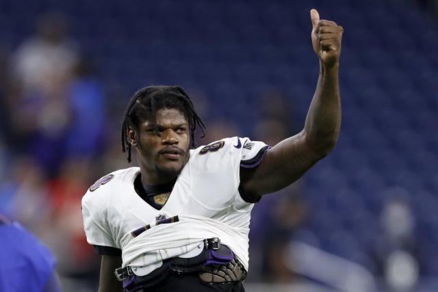 NY Jets players line up for Lamar Jackson jerseys after he