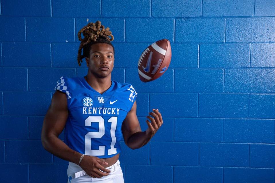 Running back Dee Beckwith totaled five carries for 21 yards in three appearances for Kentucky in 2022 after transferring from Tennessee.