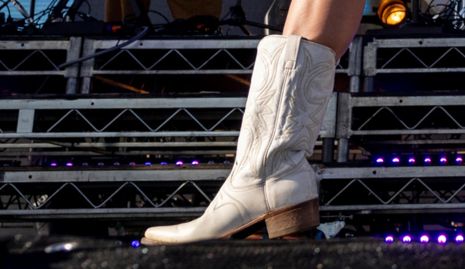 Kesha, shoes, Coachella