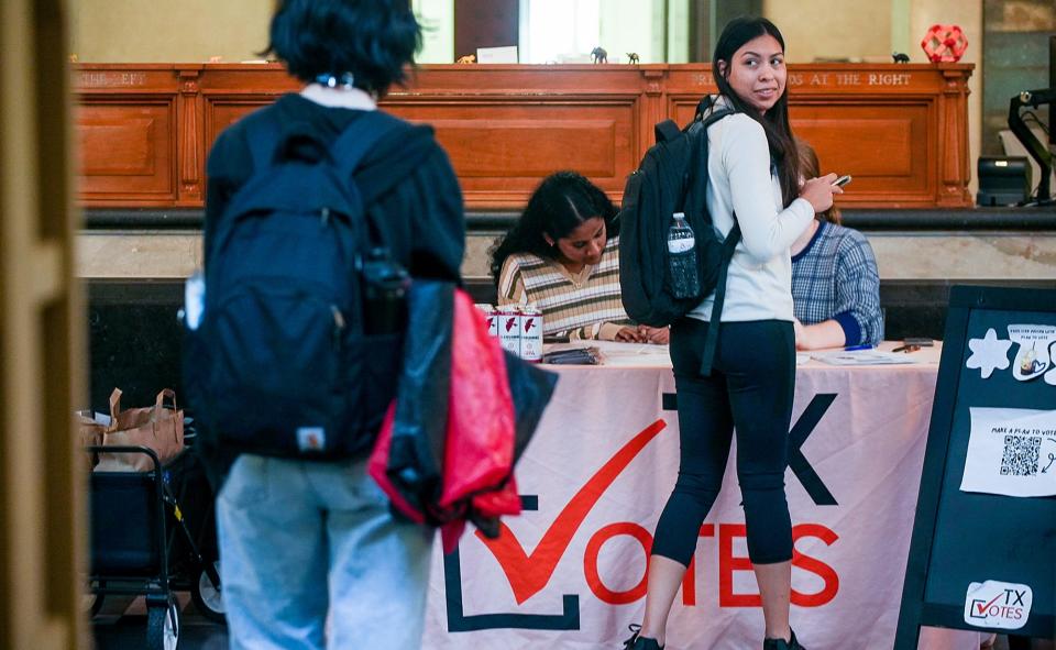 UT student Nina Sifuente stands in line Jan. 23 in the UT Main Building to register to vote.