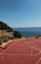 <p>Even the view from the basketball court is breathtaking. Tennis players should also bring their rackets. (Airbnb) </p>