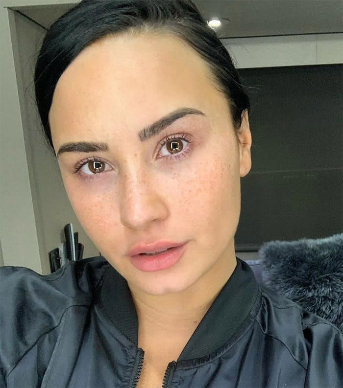 Demi Lovato recupera una de sus tradiciones favoritas: los selfies sin maquillaje