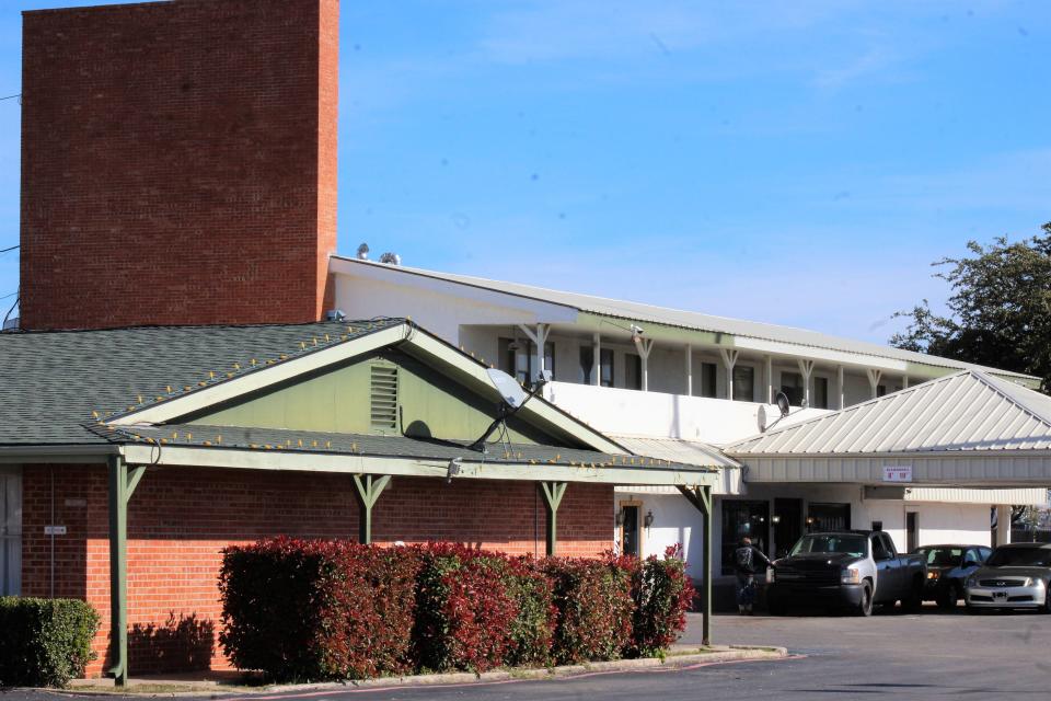 Image: Econolodge
The former Emerald Inn on East Highway 80 became extended stay lodging but recently has been taken over by Econolodge, which nightly and extended stay options. The brick wall rising above the second story once featured a bird when it was Thunderbird Lodge.