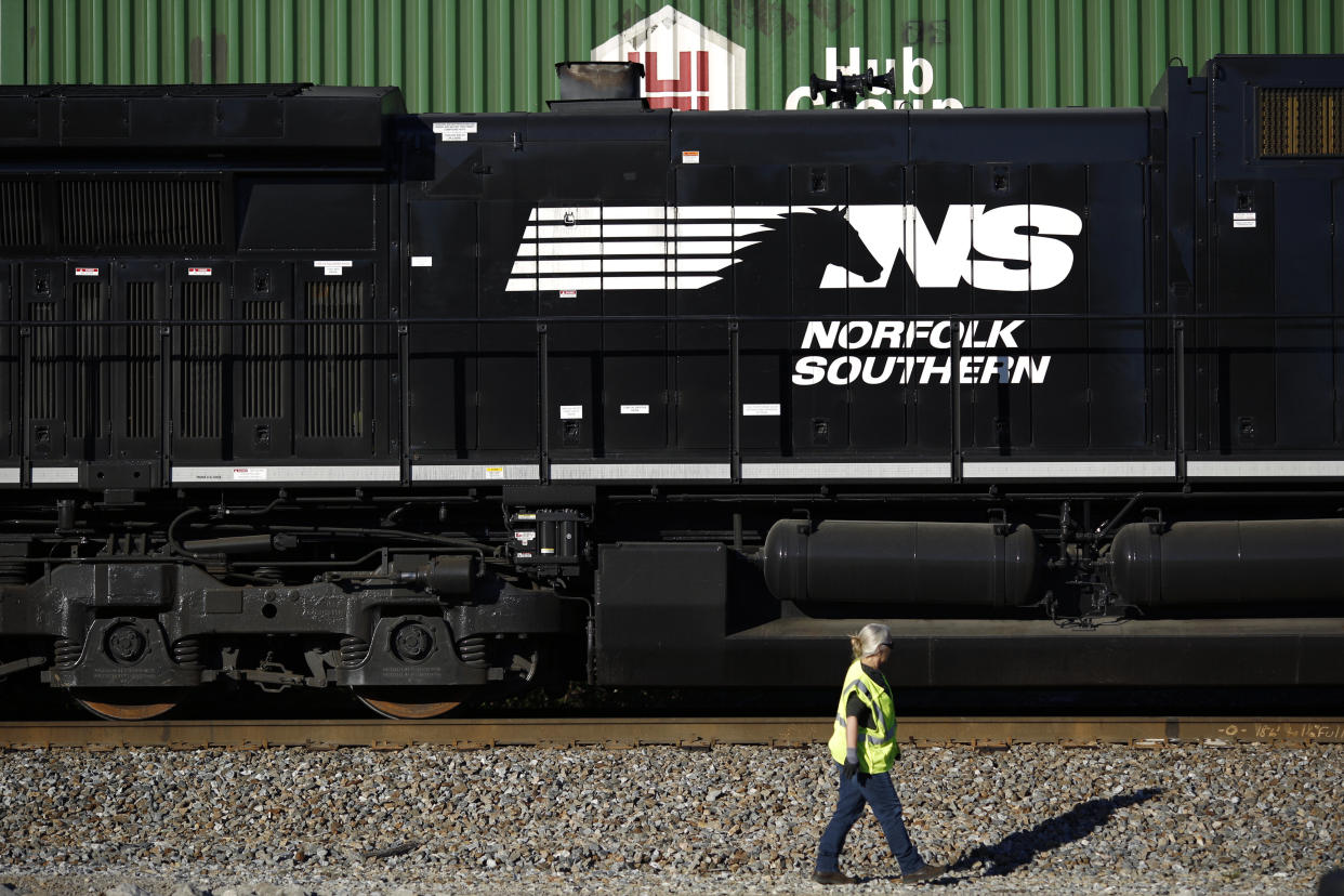 A conductor walks past a Norfolk Southern Railway Corp.&nbsp;freight locomotive in Burnside, Kentucky.&nbsp;Two of the company's trains were involved in a collision near Lexington on Sunday night. (Photo: Bloomberg via Getty Images)