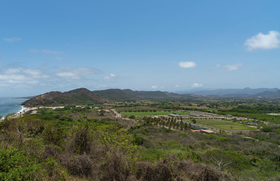 La vista del Club Ecuestre y de Polo Mandarina, con el océano Pacífico a la izquierda, en la Riviera Nayarit, México, el 6 de mayo de 2023. (Adrian Wilson/The New York Times).