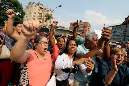 Supporters of Venezuelan opposition leader Juan Guaido, who many nations have recognized as the country's rightful interim ruler, take part in a protest against Venezuelan President Nicolas Maduro's government in Caracas, Venezuela, April 10, 2019. REUTERS/Ivan Alvarado