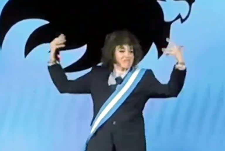 Fátima Flórez imitando a Javier Milei en su nuevo show