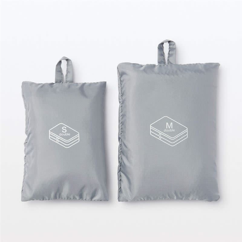聚酯纖維可折收納袋，300-350元：一款輕便且可摺疊的收納袋，適合整理旅行時佔用空間的厚重衣物等物品。（圖／品牌業者提供）