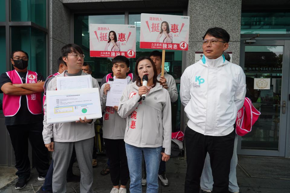 綠營指民眾黨宜蘭立委候選人陳琬惠論文引用比高達91%，還發哏圖諷刺陳琬惠是「抄神」，陳琬惠夥同戰神黃國昌，赴宜蘭地檢署怒告民進黨陳俊宇及陳金德。林泊志攝