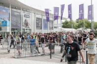 Mehr als 300.000 Besucher zog es letztes Jahr zur Gamescom nach Köln: Und auch 2019 lockt die weltgrößte Verbrauchermesse für Videospiele wieder mit hunderten Ausstellern, unzähligen Games, prominenten Youtubern und reichhaltigem Rahmenprogramm. Vom Mittwoch, 21., bis Samstag, 24. August, darf ein breites Publikum einen Blick auf die Games von morgen werfen.