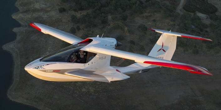 Icon A5 Amphibious Plane Crashes, Killing 2 Company Engineers