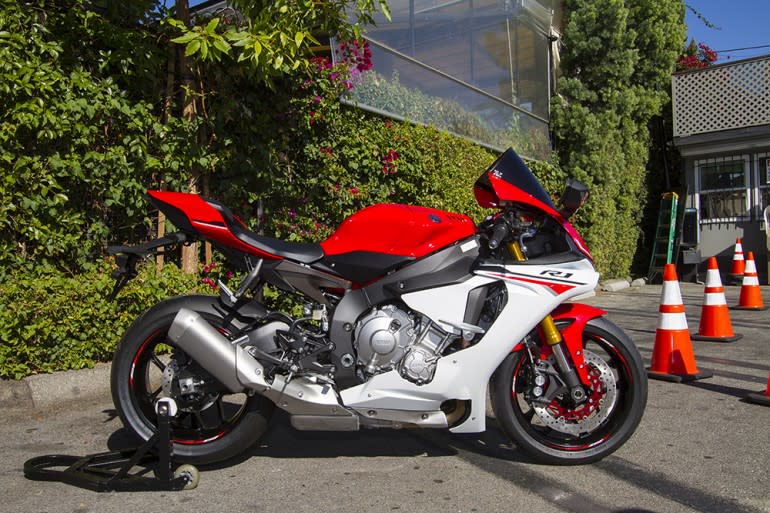 2015-Yamaha-R1-R1M-Specs-04