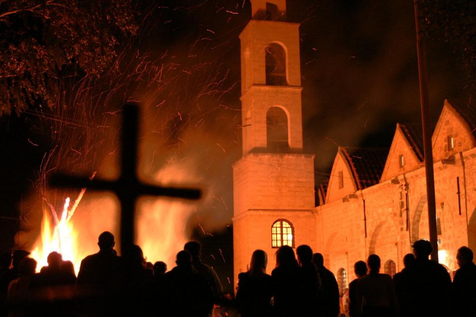 <span>People gather around a bonfire depicting the burning of Judas outside the church of Deftera village, near Nicosia, 10 April 2004.</span><div><span>PHILIP MARK</span><span>AFP</span></div>