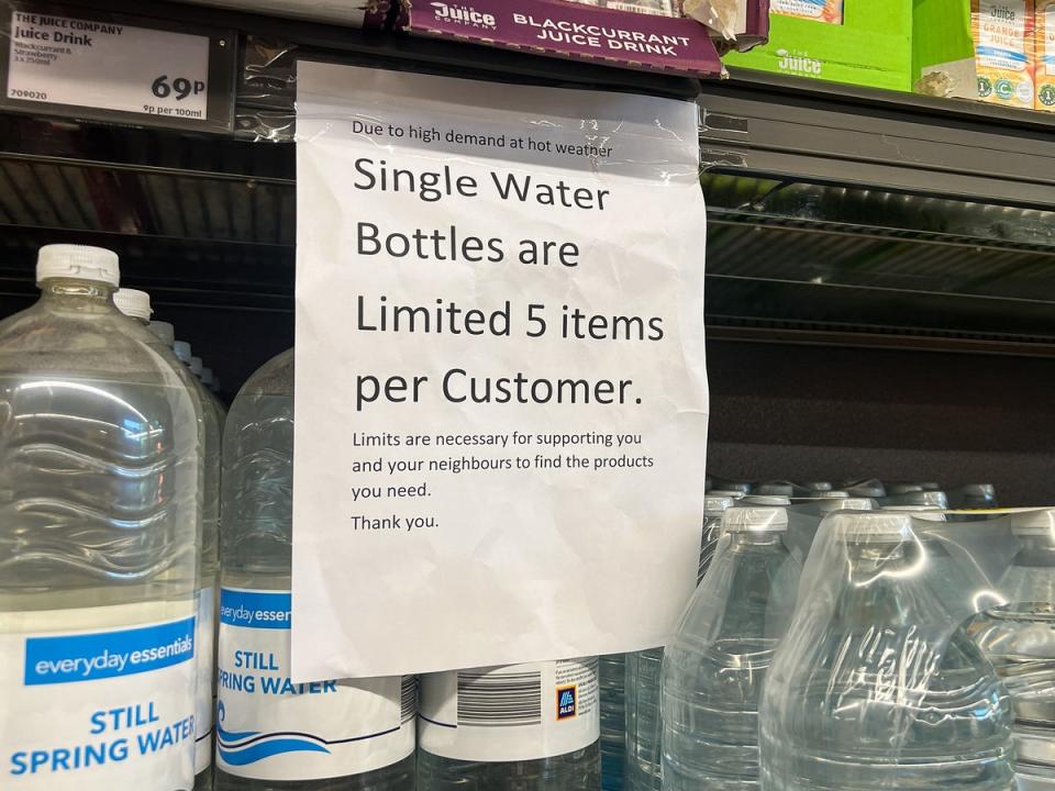 Aldi’s water bottle ration strikes as the UK swelters in a  four-day heatwave (Dinendra Haria/LNP)