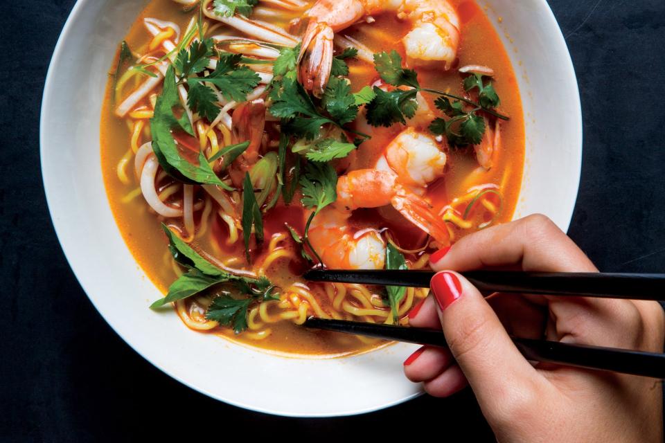 Aromatic Shrimp and Noodle Medicine Soup