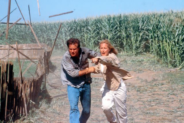 Mary Evans/Ronald Grant/Everett Collection Bill Paxton and Helen Hunt in <em>Twister</em> (1996)