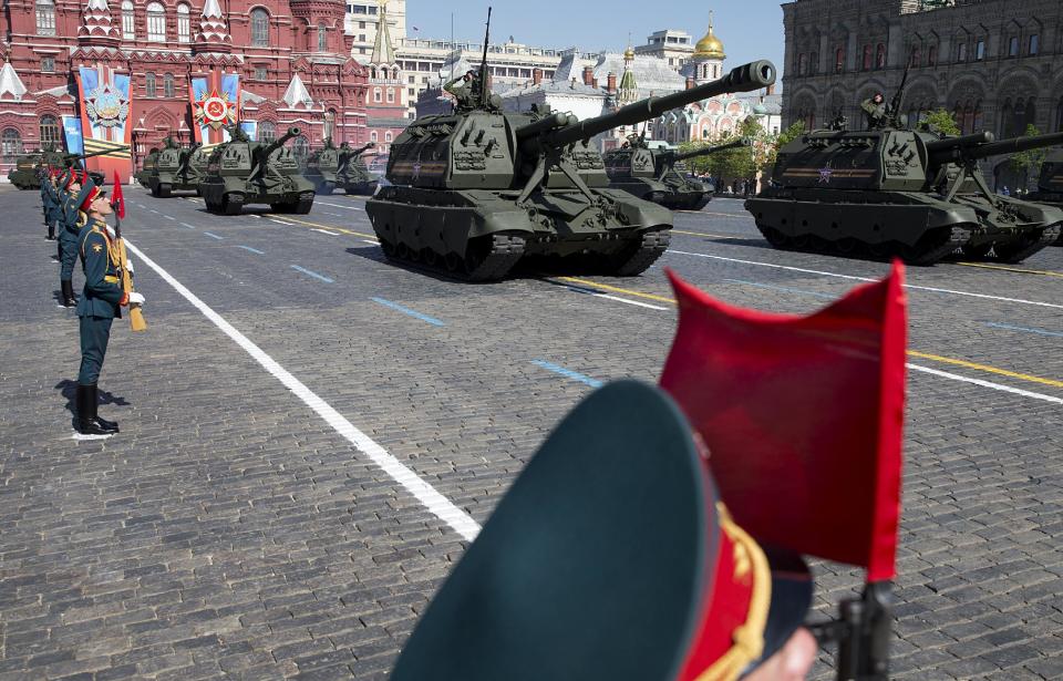 Russian army howitzers move along Red Square during the Victory Day Parade, which commemorates the 1945 defeat of Nazi Germany in Moscow, Russia, Friday, May 9, 2014. Thousands of Russian troops march on Red Square in the annual Victory Day parade in a proud display of the nation's military might amid escalating tensions over Ukraine. (AP Photo/Pavel Golovkin)
