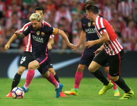 Football Soccer - Spanish Liga Santander - Athletic Bilbao v Barcelona - San Mames, Bilbao, Spain 28/08/16. Athletic Bilbao's Aymeric Laporte and Markel Susaeta (rear L) in action with Barcelona's Lionel Messi (front L). REUTERS/Vincent West