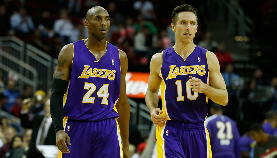 洛杉磯湖人Kobe Bryant（圖左）與Steve Nash。(Photo by Scott Halleran/Getty Images)