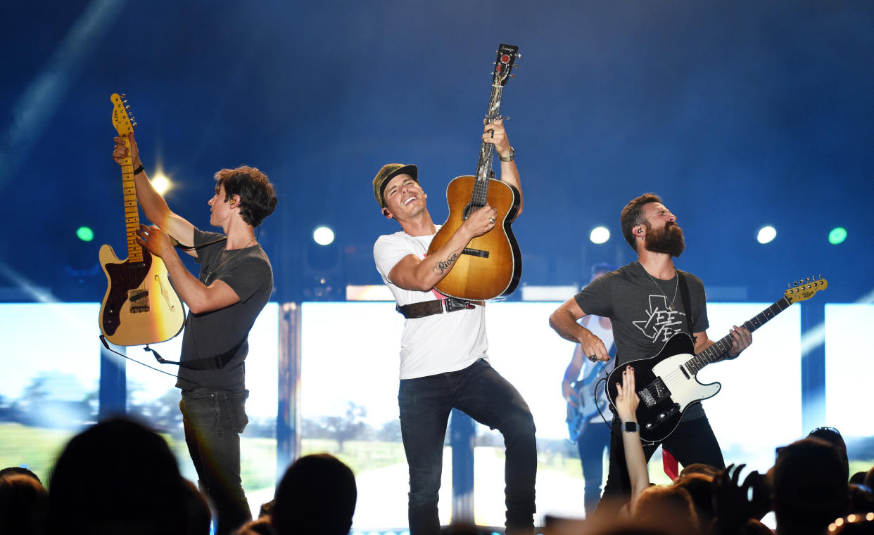 Granger Smith (center) performs at the Kentucky State Fair on August 21, 2019 in Louisville, KY. (Stephen J. Cohen / Getty Images)