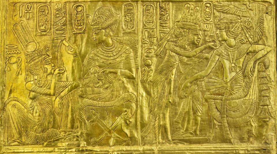 King ­Tutankhamun's treasures at Saatchi Gallery: Gilded Wooden shrine with scenes of Tutankhamun and Ankhesenamun (LABORATORIOROSSO)