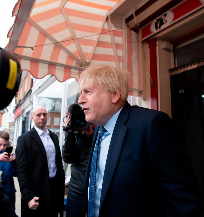 El parecido entre Kenneth Branagh y Boris Johnson es asombroso, gracias a una caracterización minuciosa